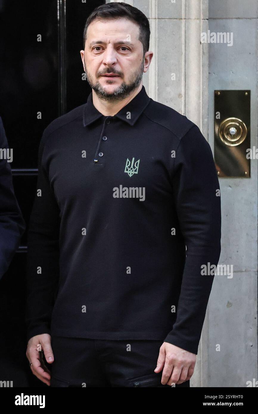 Londra, Regno Unito. 1 marzo 2025. Volodymyr Zelenskyy (Zelensky), presidente dell'Ucraina, è accolto al 10 di Downing Street da Sir Keir Starmer, primo ministro del Regno Unito, per incontri bilaterali. Ciò avverrà in vista del vertice dei leader europei nella capitale britannica di domani. Crediti: Imageplotter/Alamy Live News Foto Stock