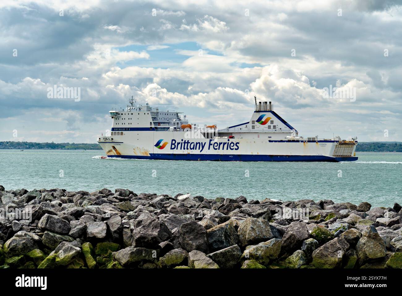 Il traghetto MV Cotentin ROPAX di proprietà di Somanor e gestito da Brittany Ferries parte da Portsmouth e parte per il porto di le Havre nel nord della Francia Foto Stock