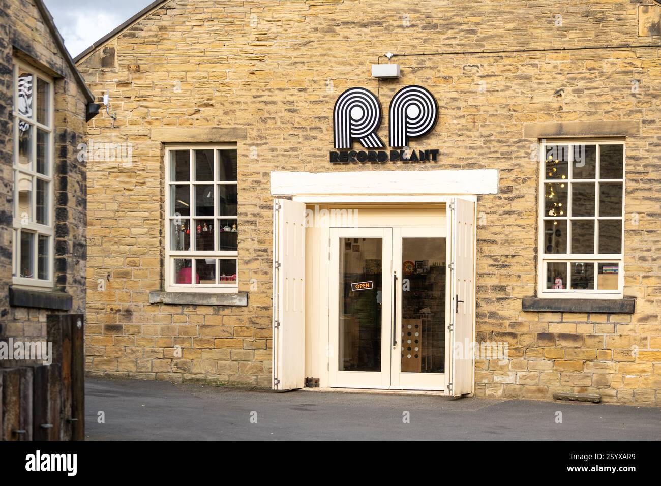 Record Plant, negozio di dischi indipendente, Sunny Bank Mills, Farsley, Leeds, West Yorkshire, Inghilterra, Regno Unito Foto Stock