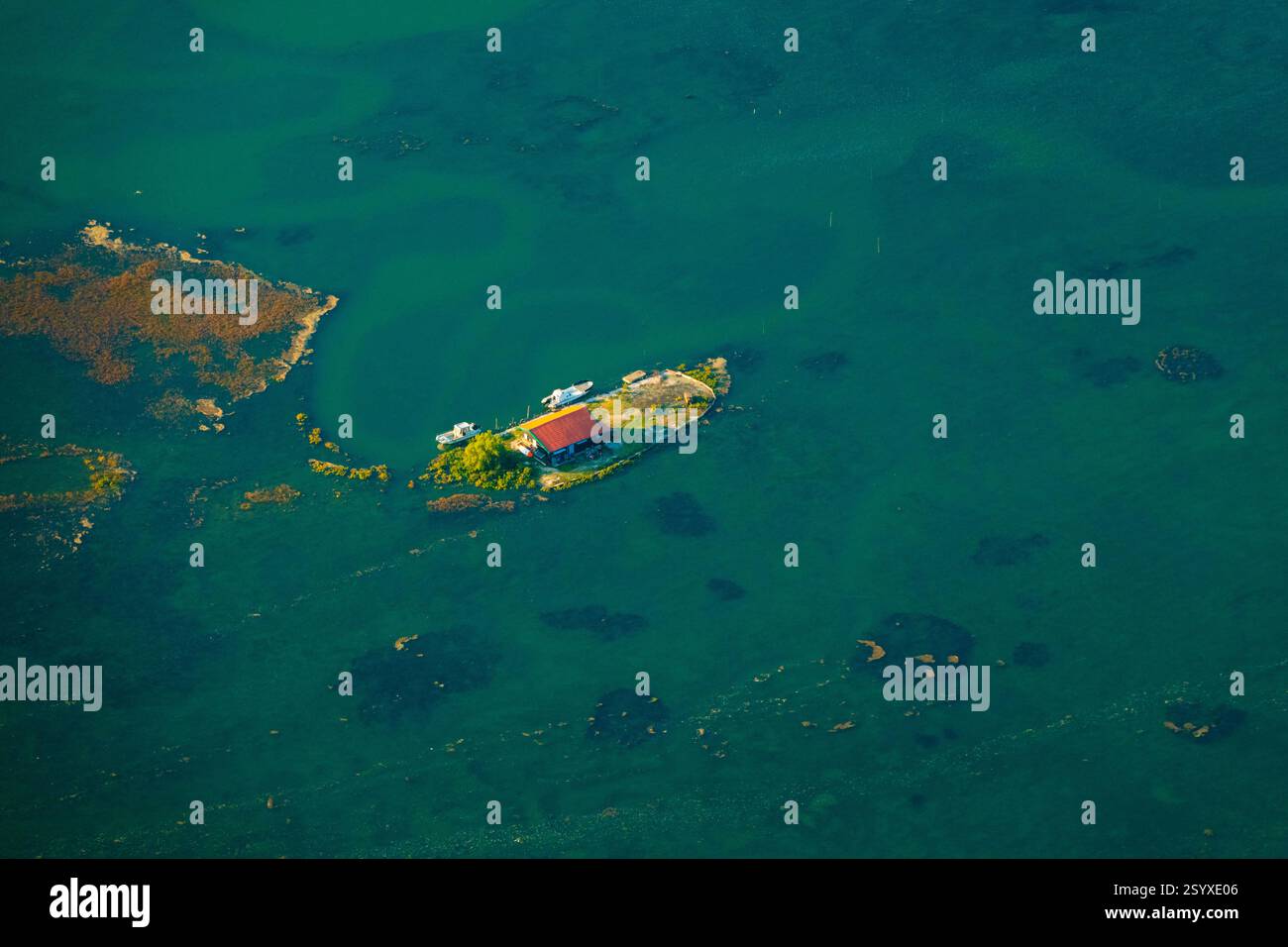 Francia, Gironde (33), bacino di Arcachon, isola degli uccelli (ile aux oiseaux), vista aerea della cabina del distretto di Truc Vert Foto Stock