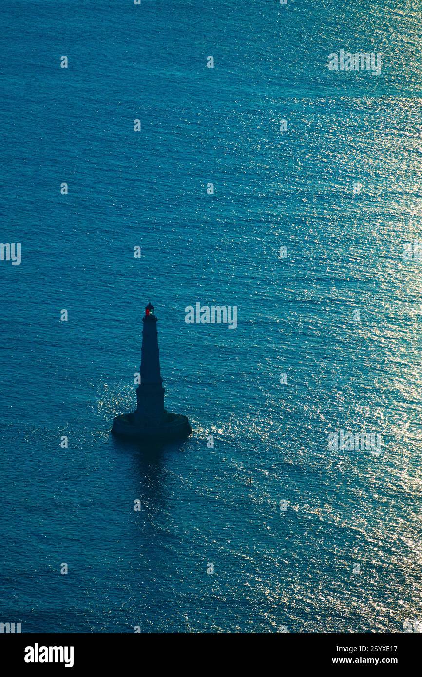 Francia, Gironde (33), vista aerea del faro di Cordouan circondato dall'acqua Foto Stock