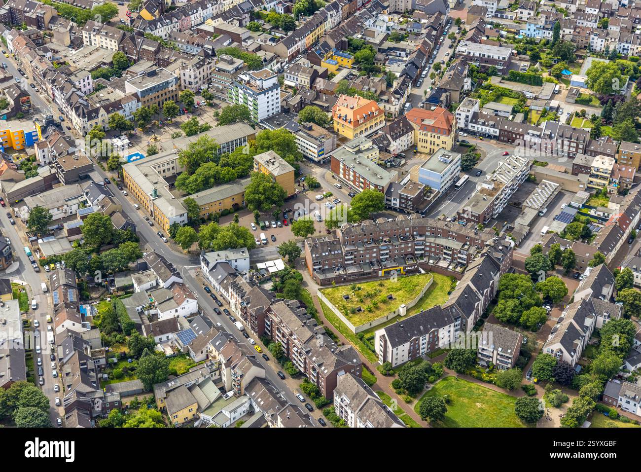 Vista aerea, Duisburg-West, uffici distrettuali Homberg, Bismarckplatz e zona pedonale Augustastraße, zona residenziale Alt-Homberg, Duisburg, Ruhr sono Foto Stock