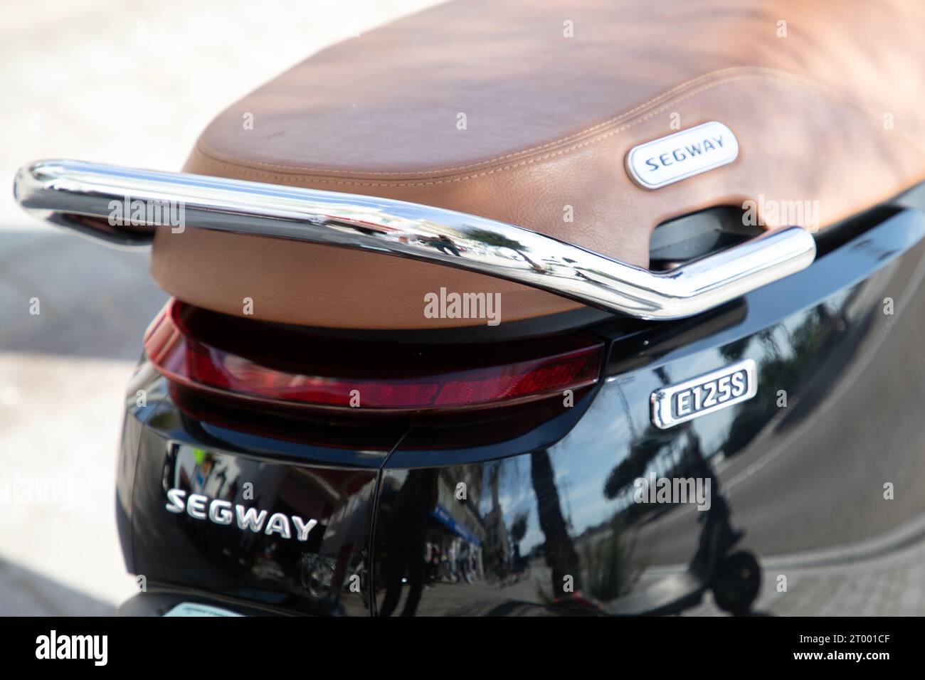 Bordeaux , Francia - 09 28 2023 : segway e125s firma logo e testo scooter elettrico marchio cinese ev fabbricato in cina Foto Stock
