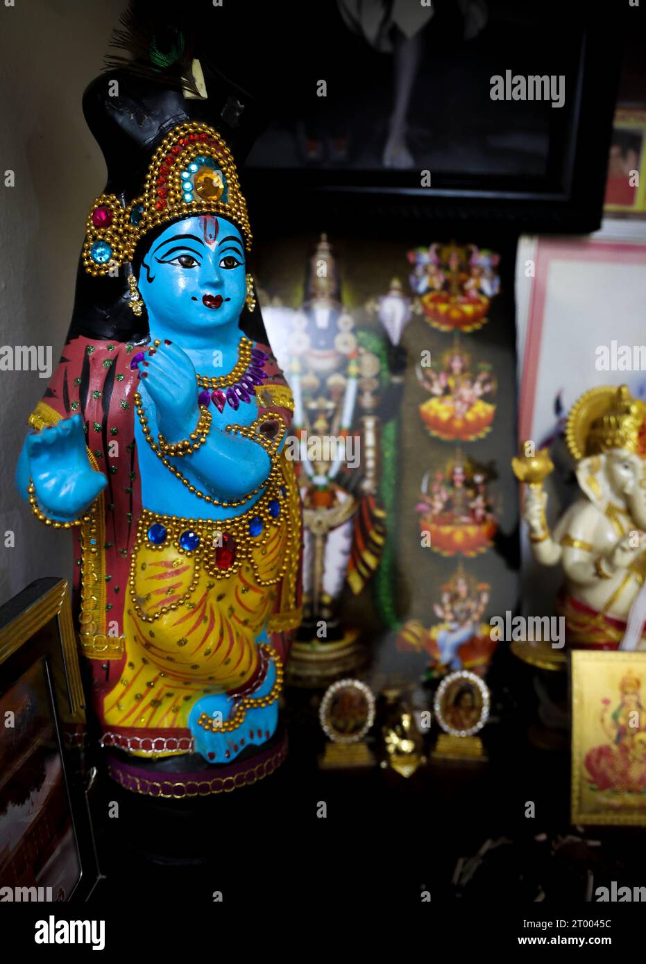 Dio Krishna Idol dalla sala Pooja Foto Stock