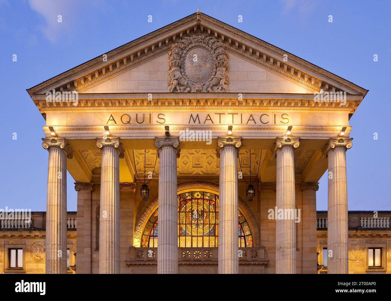 Kurhaus e Casino in serata, Wiesbaden, Assia, Germania, Europa Foto Stock