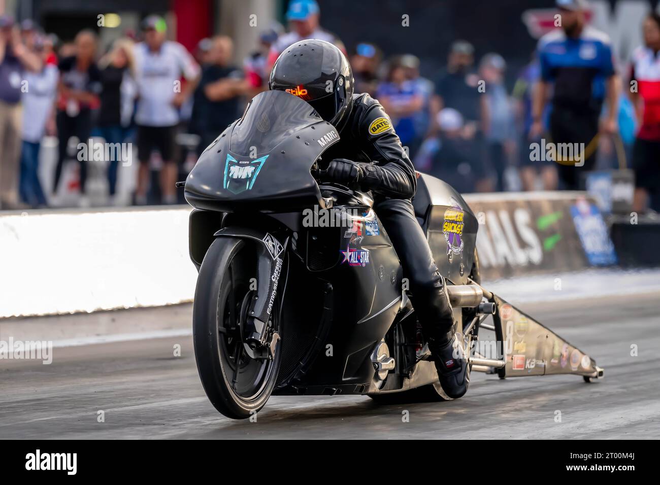 22 settembre 2023-Concord, NC: Il pilota della NHRA Pro Stock Motorcycles Series, Marc Ingwersen, corre lungo la corsia durante una sessione di qualificazione per la Betway Car Foto Stock