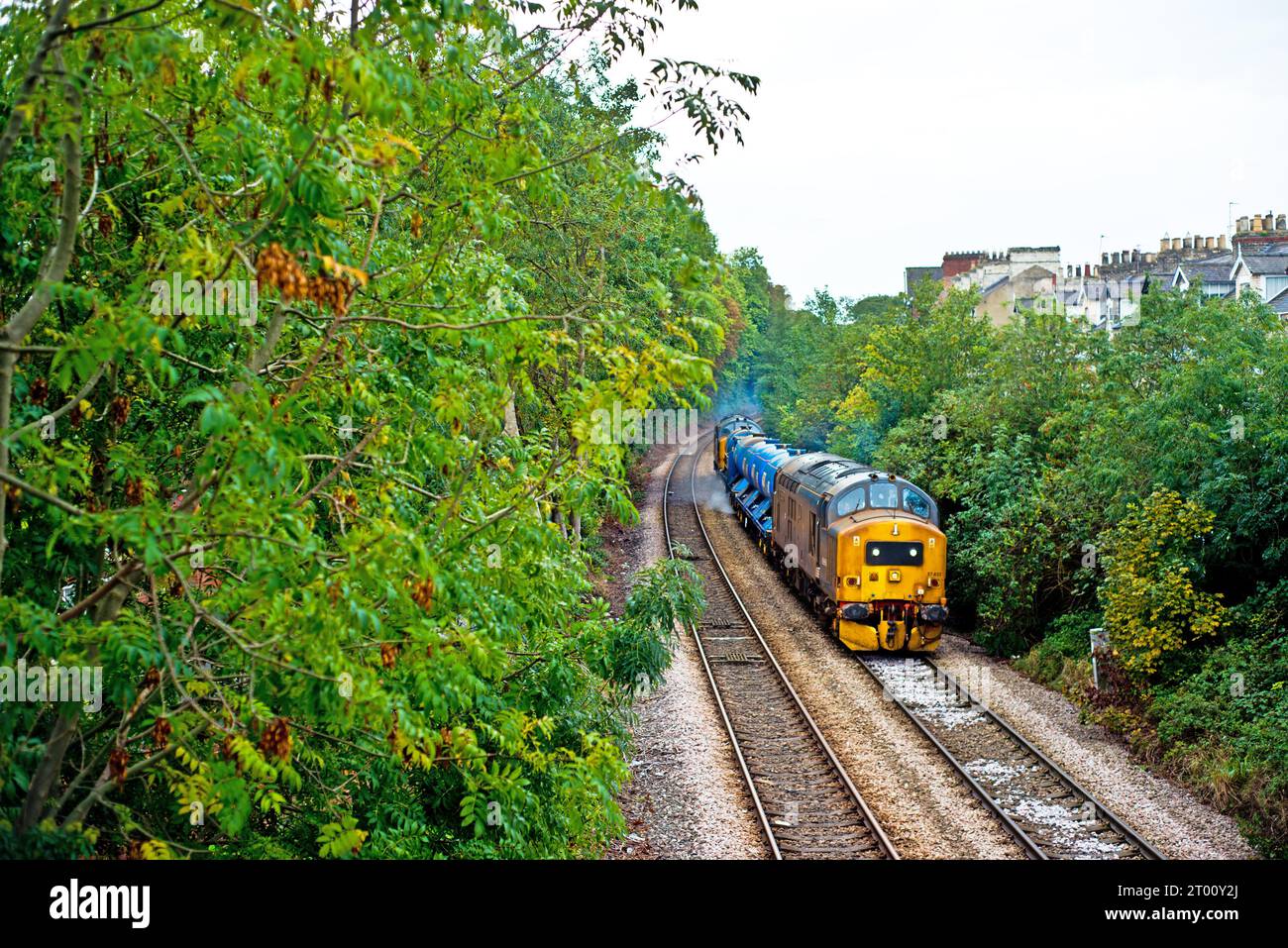 Classe 37422 Victorious on Rail Head Treatment Train a Bootham, York, Yorkshire, Inghilterra 3 ottobre 2023 Foto Stock