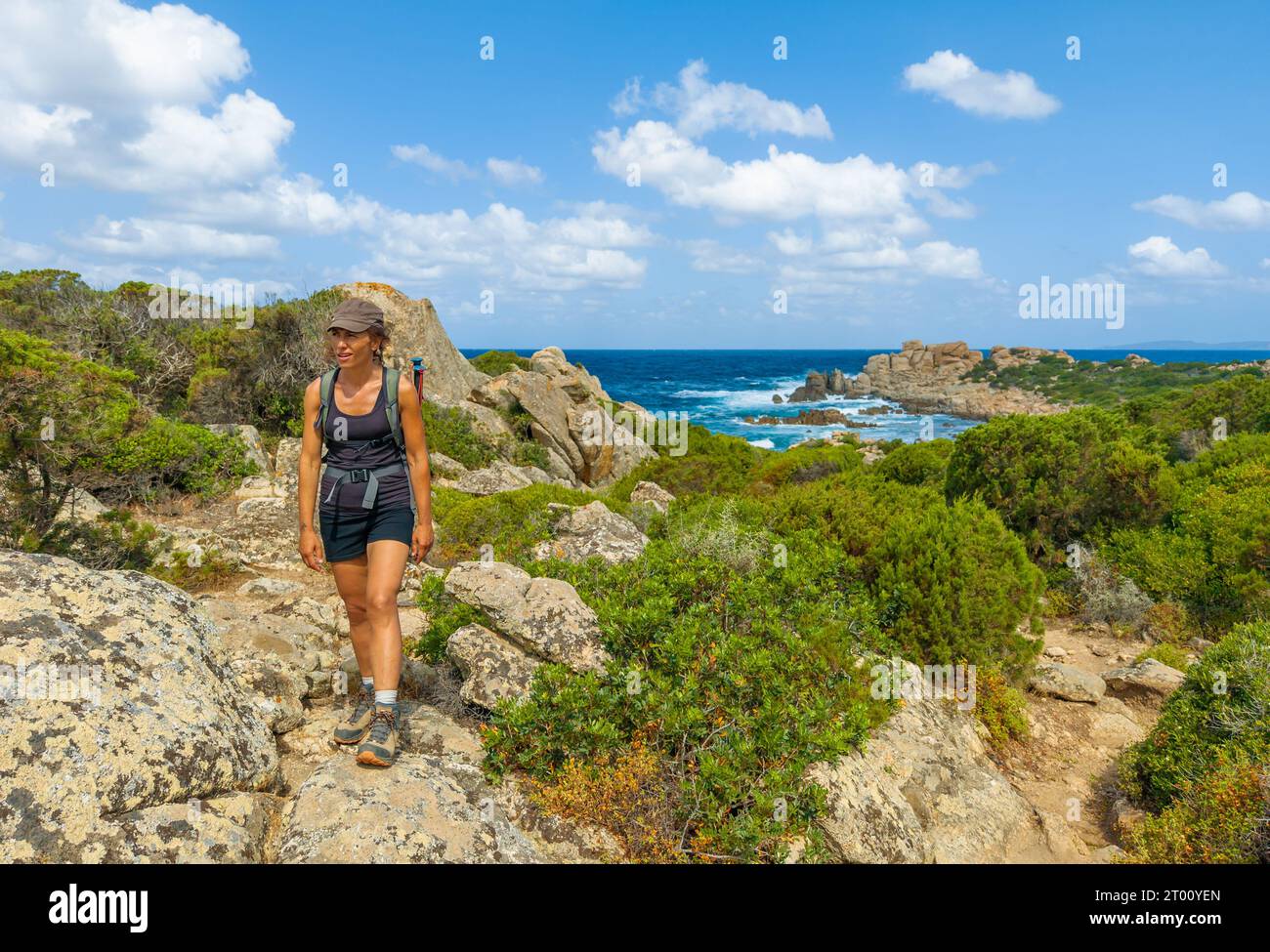 Corsica (Francia) - la Corsica è una grande isola turistica francese nel Mar Mediterraneo, con bellissime spiagge. Qui il Sentier du littoral di Campomoro Foto Stock