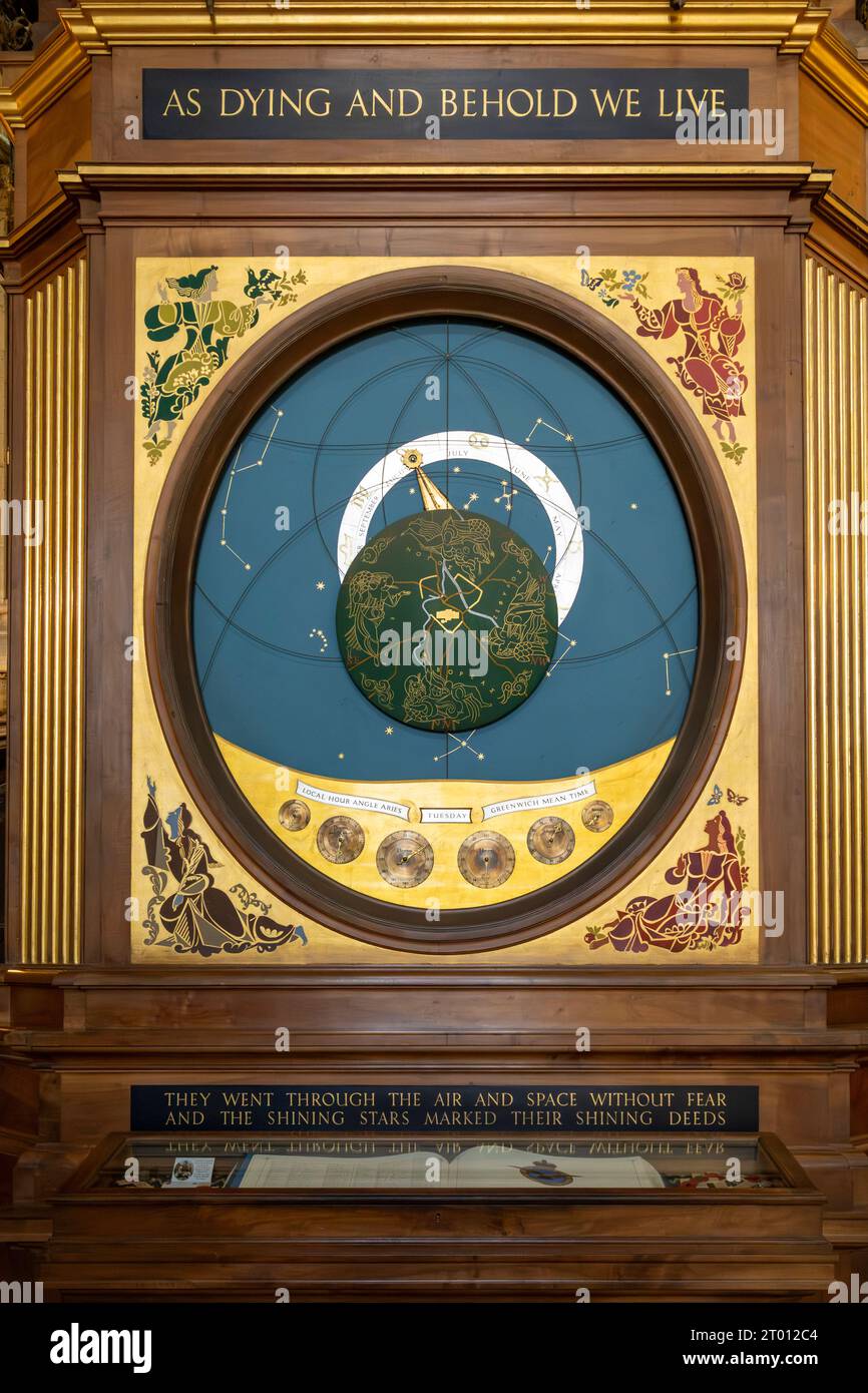 Royal Air Force Memorial Astronomical Clock, North Transcept, York Minster, York, North Yorkshire, Inghilterra, Regno Unito. Foto Stock