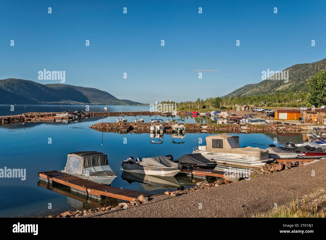 Barche al porticciolo di Bowery Haven Resort, Fish Lake, Mytoge Mountains, Fishlake National Forest, Utah, USA Foto Stock