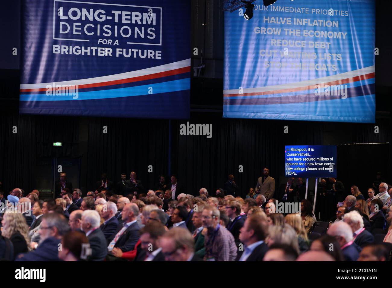 Manchester, Regno Unito. 3 ottobre 2023. Manchester, Regno Unito. 3 ottobre 2023.Michael Gove tiene un discorso nella sala conferenze principale della Conferenza del Partito Conservatore del 2023 al Manchester Central Convention Complex martedì 3 ottobre 2023. (Foto: Pat Scaasi | mi News) crediti: MI News & Sport /Alamy Live News Foto Stock