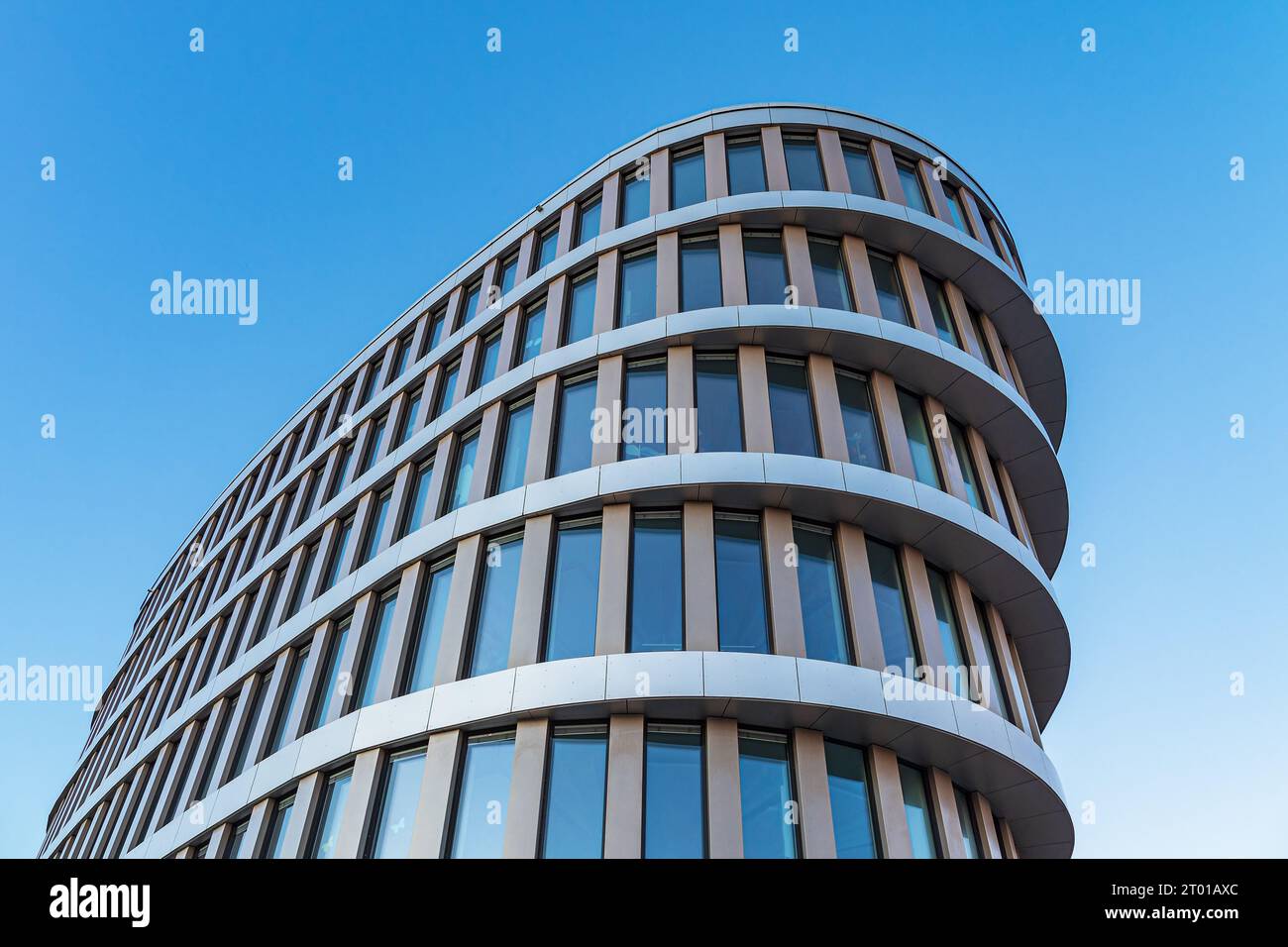 Dettaglio di un edificio moderno presso il porto cittadino nella città anseatica di Rostock, Germania. Foto Stock