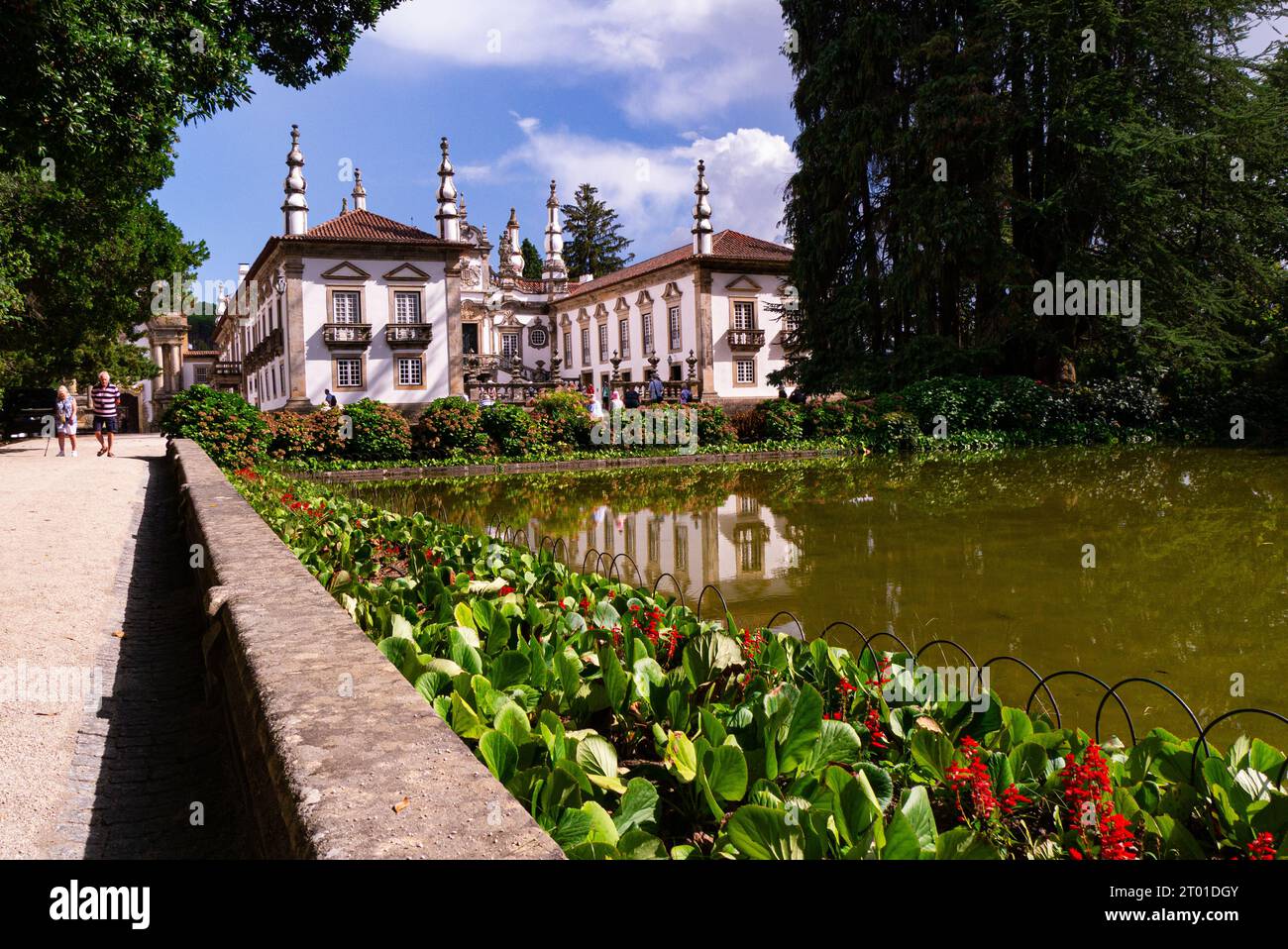 Casa de Mateus Vila Real Portugal EU glorioso esempio di architettura barocca del XVIII secolo con meravigliosi giardini formali raffigurati sul vino rosa Mateus Foto Stock