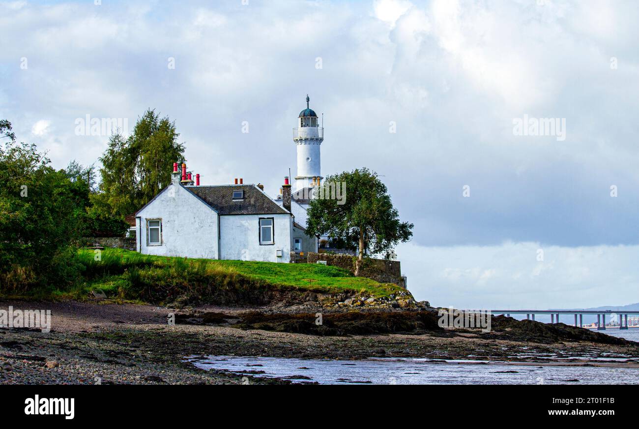 Vista autunnale del 1823 Tayport High Lighthouse, comunemente conosciuto come West Lighthouse a Fife, Scozia Foto Stock