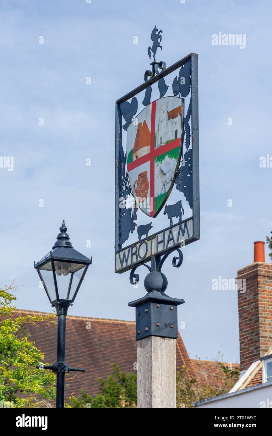 Cartello villaggio, High Street, Wrotham, Kent, Inghilterra, Regno Unito Foto Stock