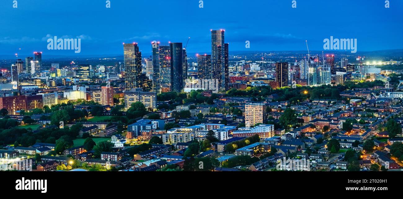 Skyline di Manchester di sera Foto Stock