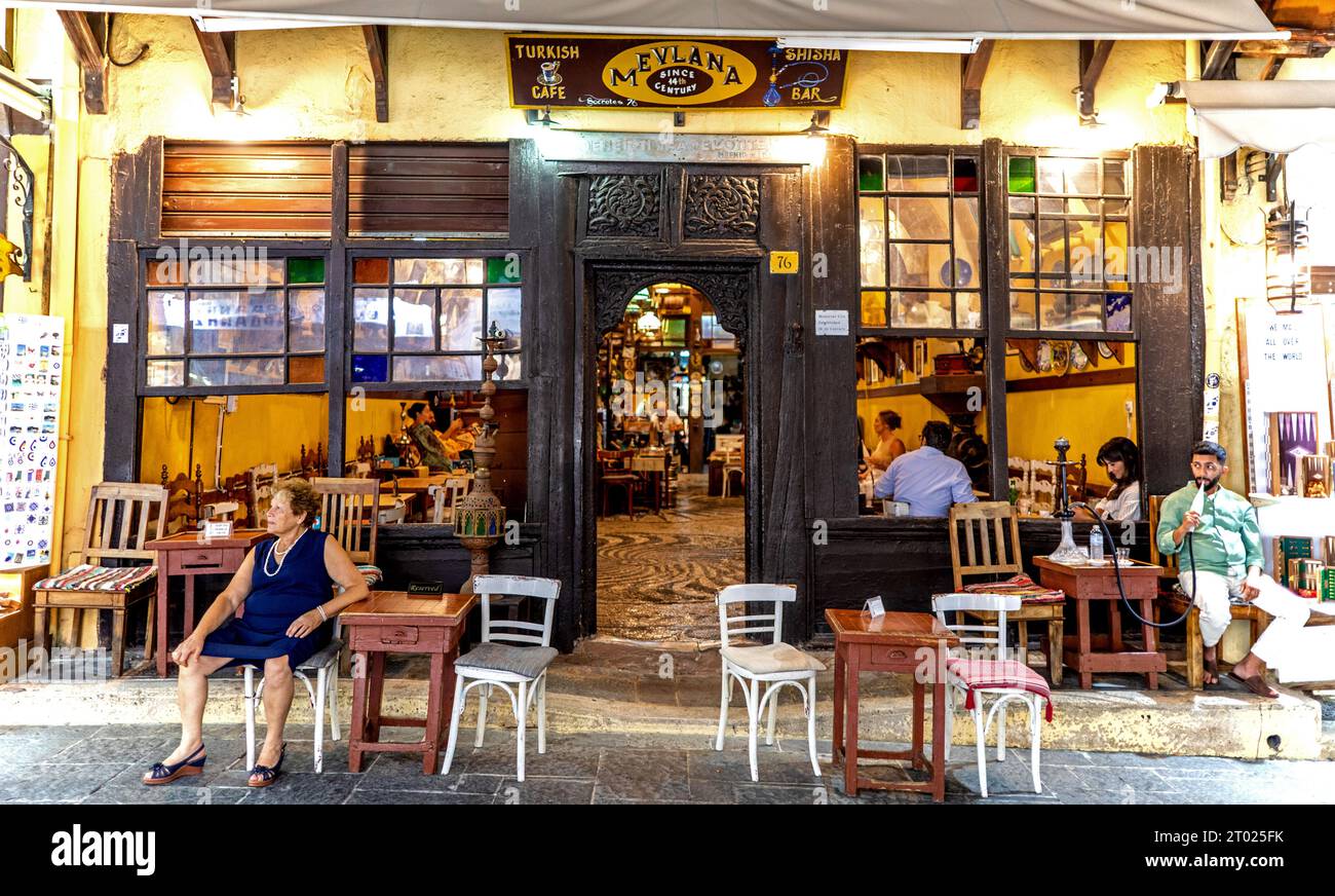 Mevlana Smoking Shop a Night Rodi, città vecchia Grecia Foto Stock