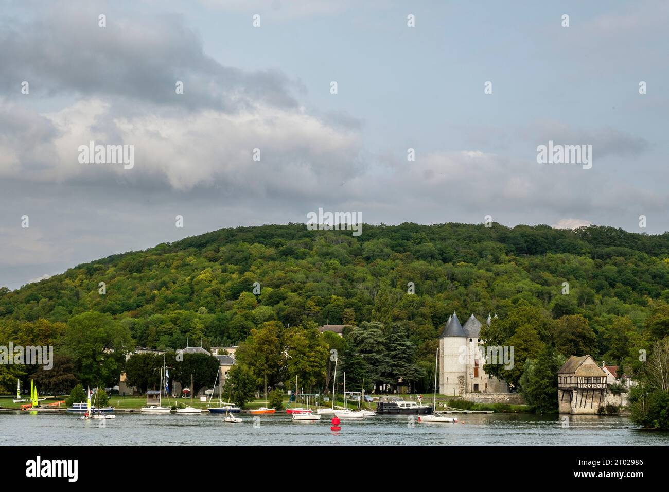 La città di Vernon - vecchio mulino e castello delle tourelles | la ville de Vernon - Vieux-Moulin et Chateau des tourelles Foto Stock