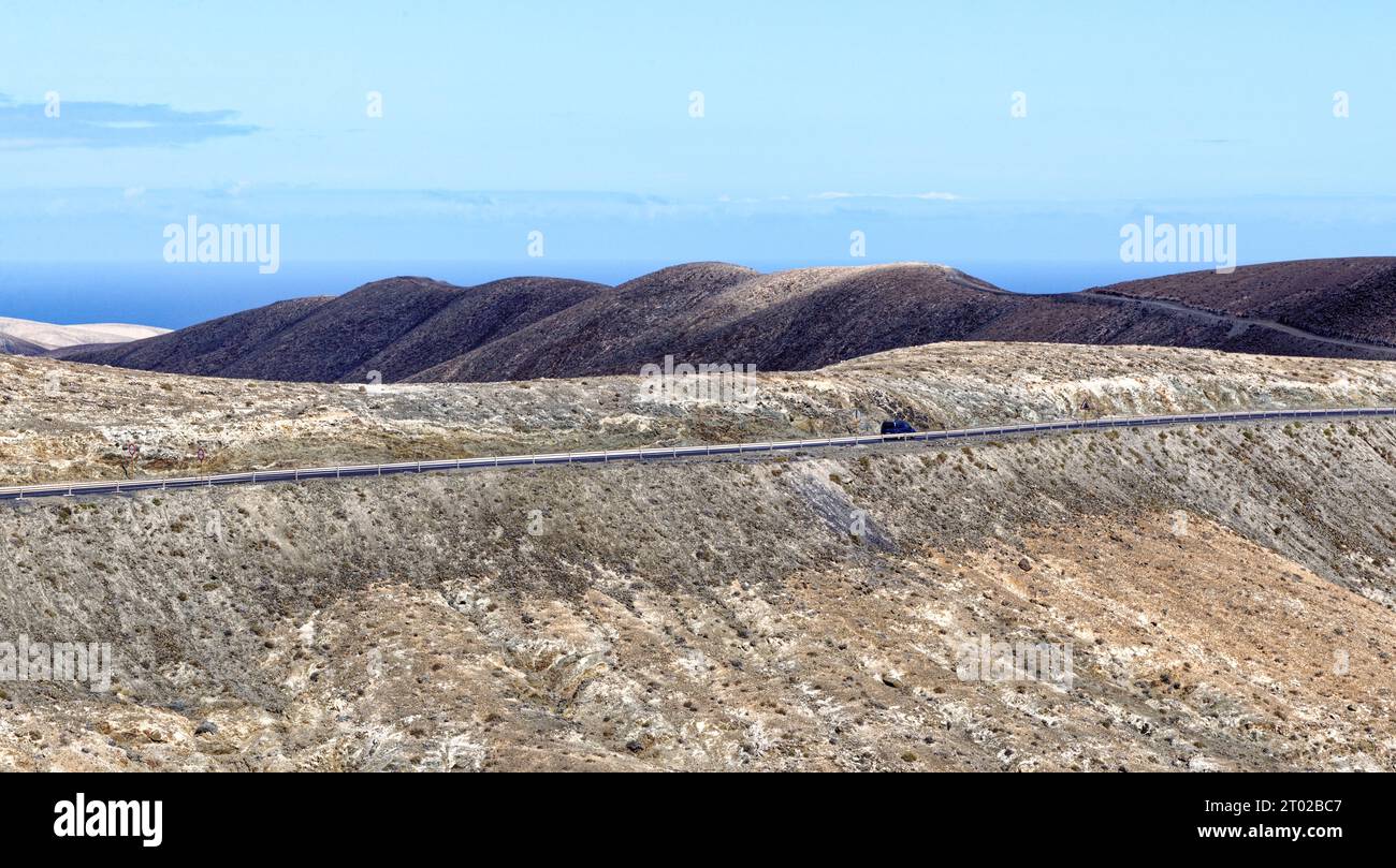 Vista panoramica del paesaggio dal punto panoramico mirador astronomico de Sicasumbre tra Pajara e la Pared sull'Isola delle Canarie Fuerteventura, Spagna - 20,09 Foto Stock