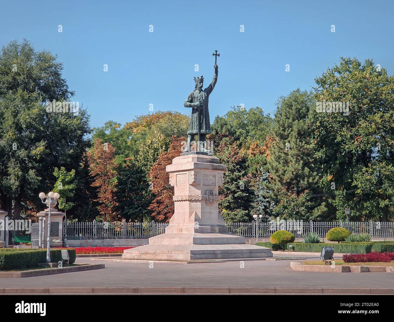 Monumento di Stefano il grande di fronte al parco centrale in una soleggiata giornata autunnale, città di Chisinau, Moldavia Foto Stock