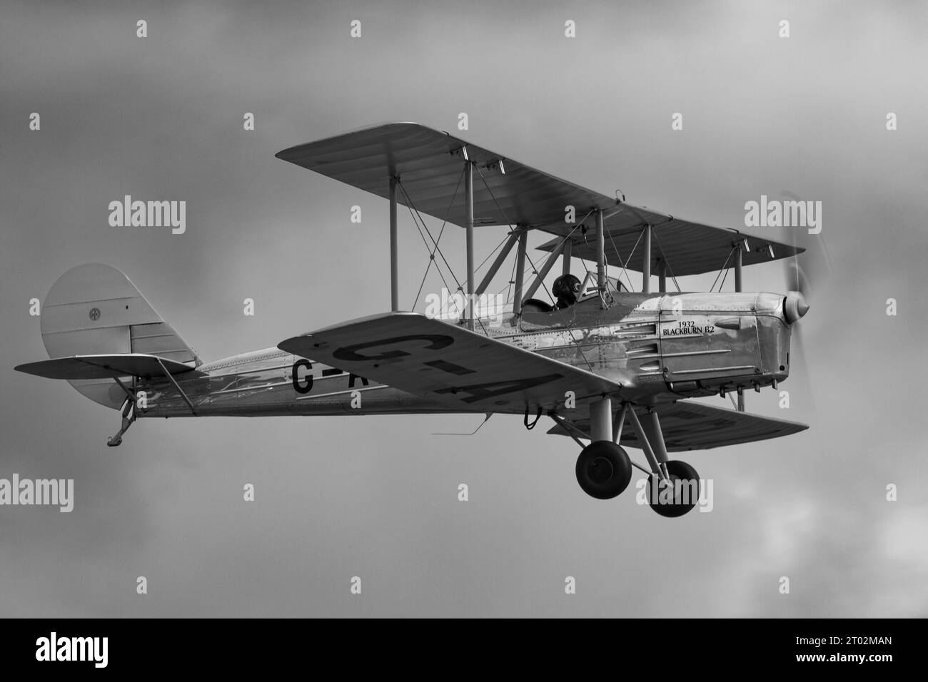 Un biplano Blackburn B.2 allo Shuttleworth Collection Race Day Air Show 2023. Foto Stock