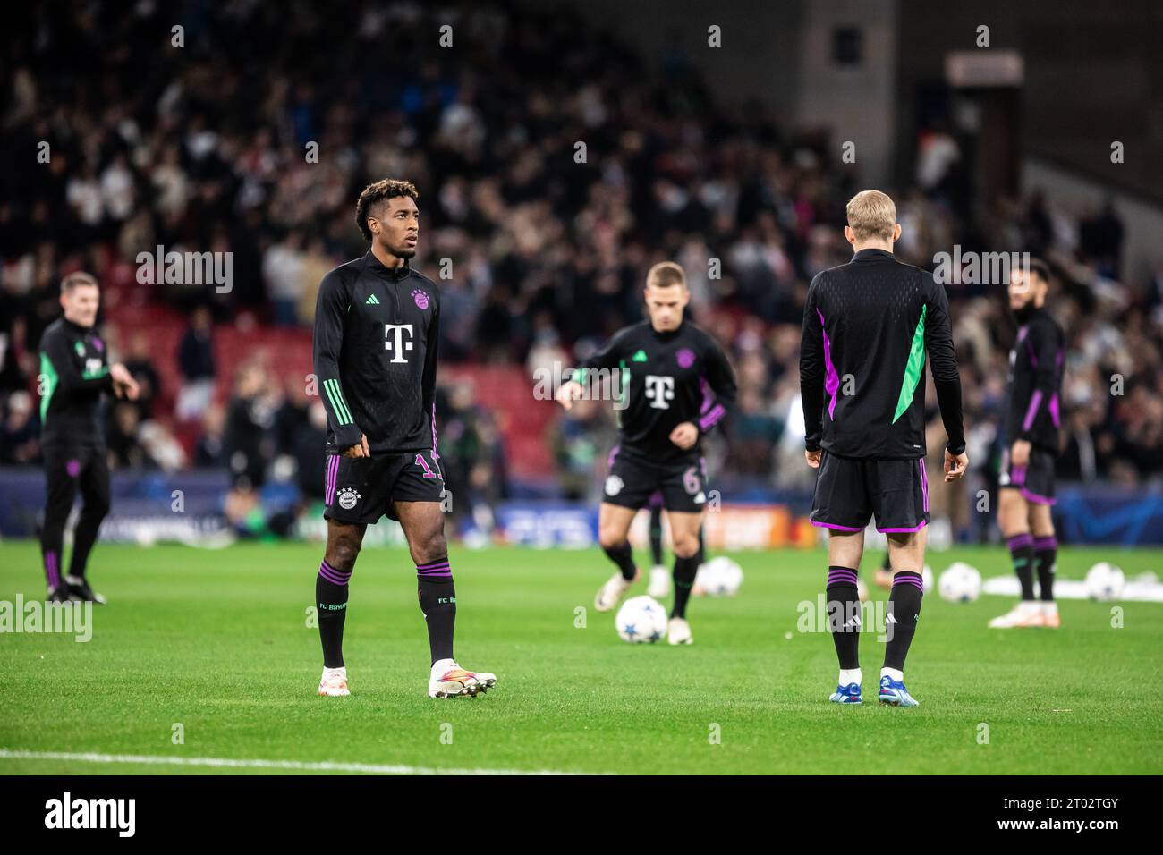 Copenhagen, Danimarca. 3 ottobre 2023. Il Kingsley Coman (11) del Bayern Monaco si sta riscaldando prima della partita di UEFA Champions League tra FC Copenhagen e Bayern Monaco al Parken di Copenaghen. (Foto: Gonzales Photo/Alamy Live News Foto Stock