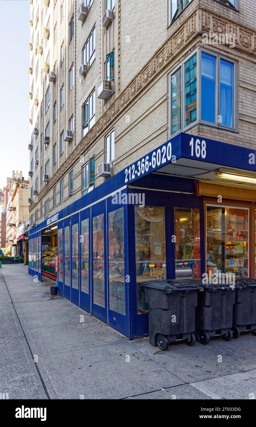 Emery Roth ha progettato Kensington House, 200 West 20th Street, in stile Art Deco. L'alto edificio in mattoni beige e' un edificio cooperativo a Chelsea. Foto Stock