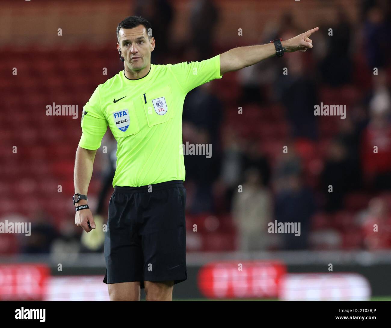 Arbitro Andrew Madley durante la partita del campionato Sky Bet Middlesbrough vs Cardiff City al Riverside Stadium, Middlesbrough, Regno Unito, 3 ottobre 2023 (foto di Nigel Roddis/News Images) Foto Stock