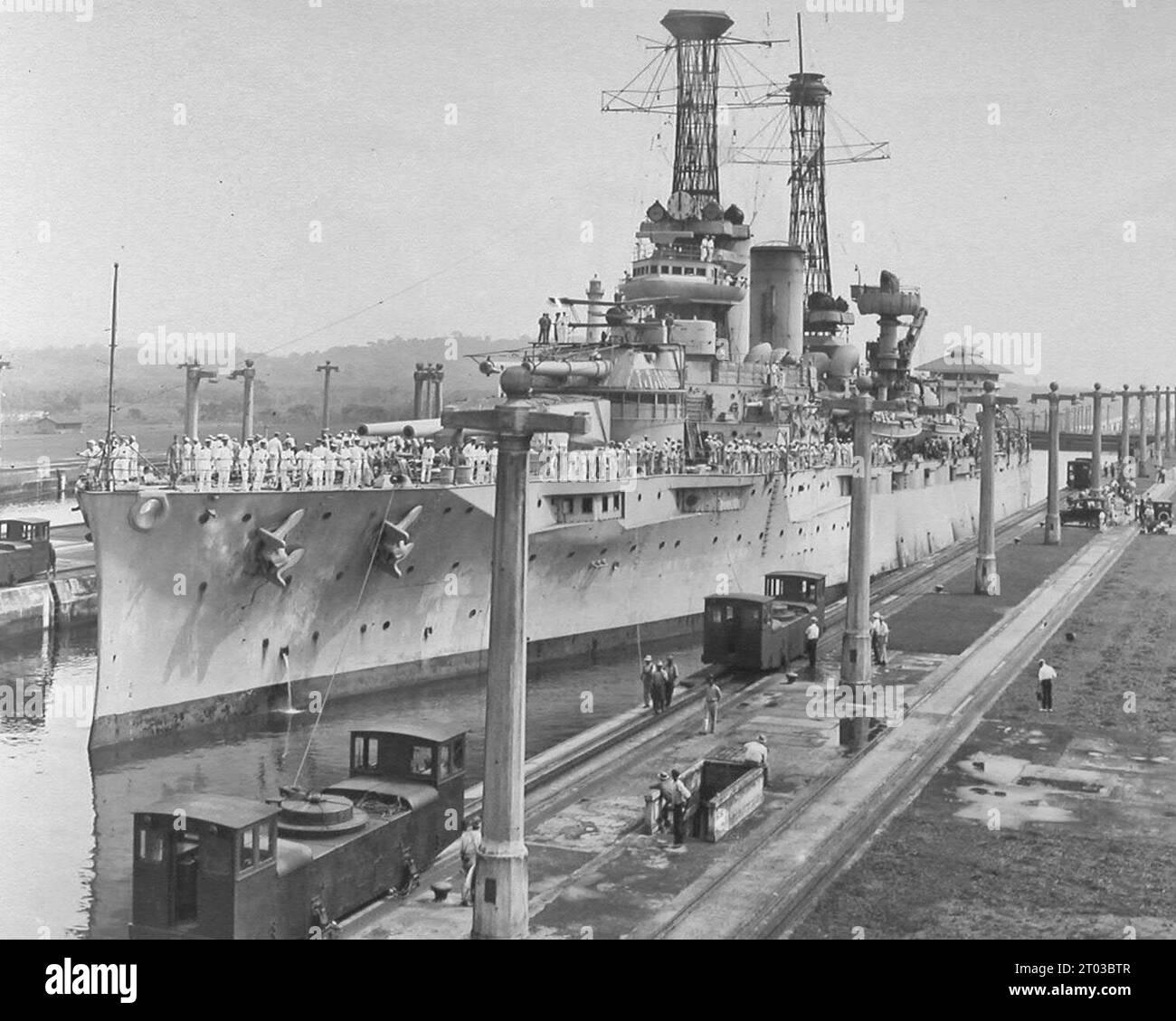 Pacific Fleet attraverso il Canale di Panama - USS Texas nella camera superiore orientale, Gatun Locks 25 luglio 1919 Foto Stock
