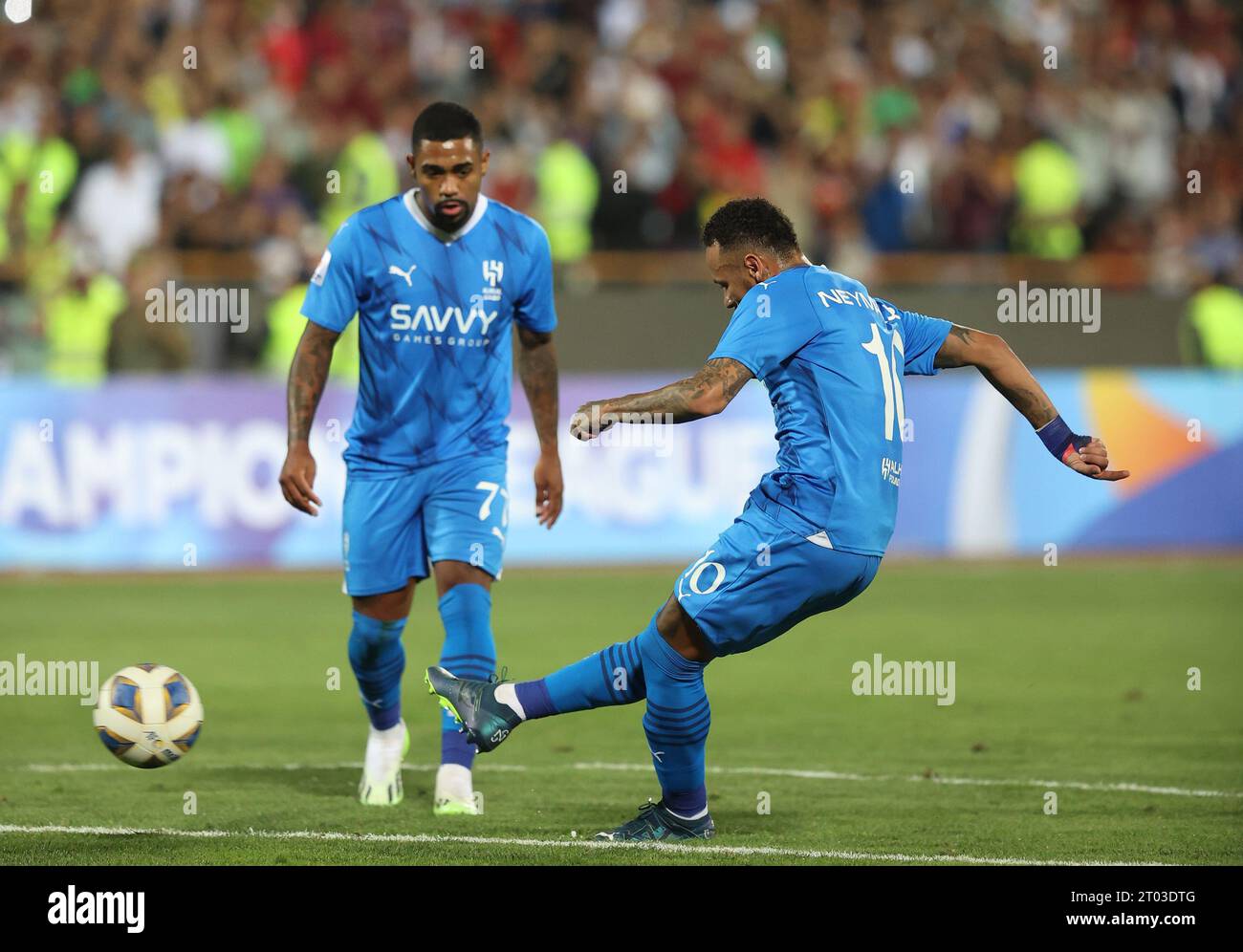 Teheran, Iran. 3 ottobre 2023. IRAN, Teheran - 03 OTTOBRE 2023: Neymar di al Hilal segna il primo gol di sempre per club durante l'Asia AFC Champions League round 2 girone D partita tra Nassaji Mazandaran e al Hilal allo Stadio Azadi. Teheran. Iran. Crediti: Sebo47/Alamy Live News Foto Stock