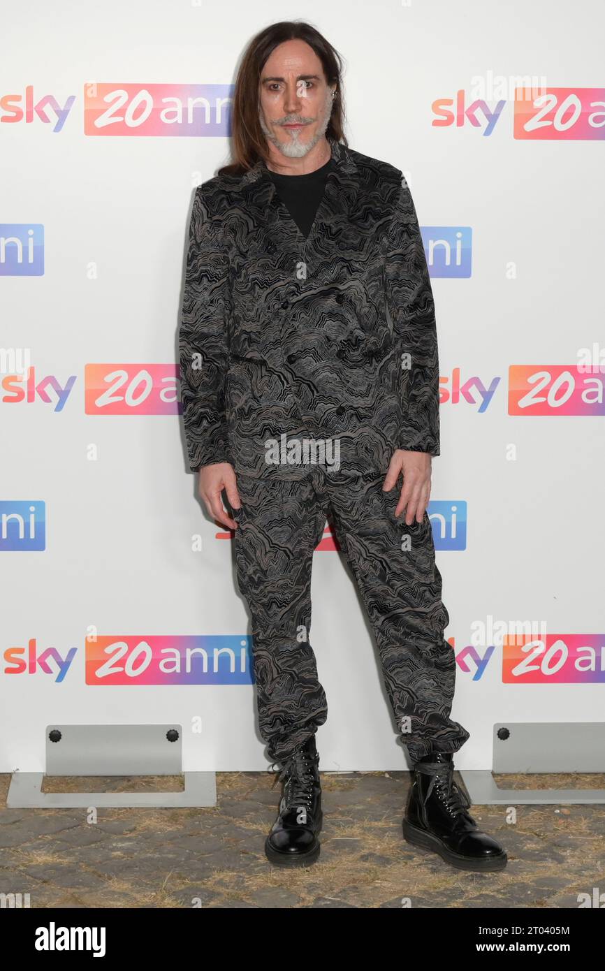 Roma, Italia. 3 ottobre 2023. Manuel Agnelli partecipa alla photocall dell'evento Sky 20 anni alle Terme di Diocleziano. (Foto di Mario Cartelli/SOPA Images/Sipa USA) credito: SIPA USA/Alamy Live News Foto Stock
