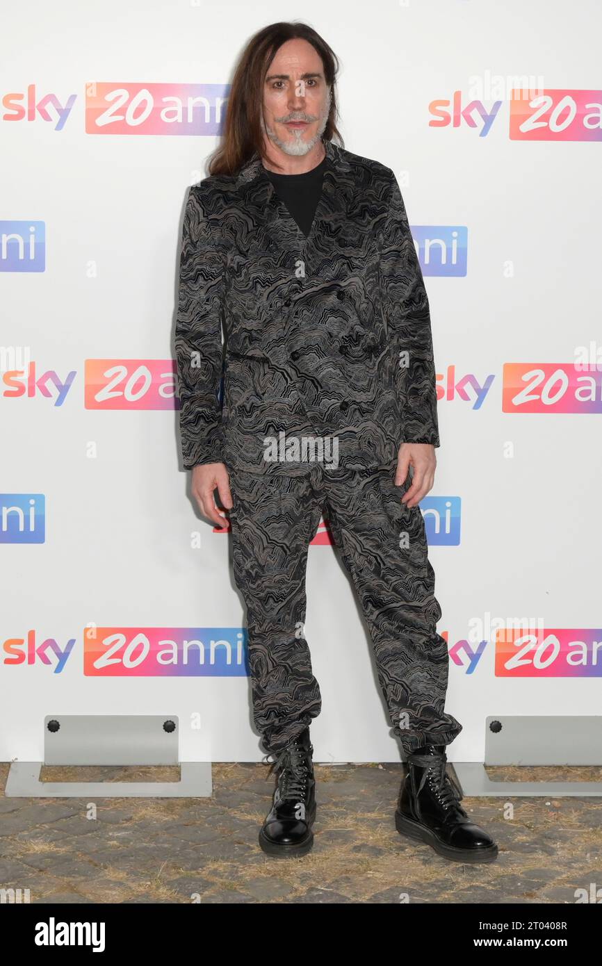 Roma, Italia. 3 ottobre 2023. Manuel Agnelli partecipa alla photocall dell'evento Sky 20 anni alle Terme di Diocleziano. (Foto di Mario Cartelli/SOPA Images/Sipa USA) credito: SIPA USA/Alamy Live News Foto Stock