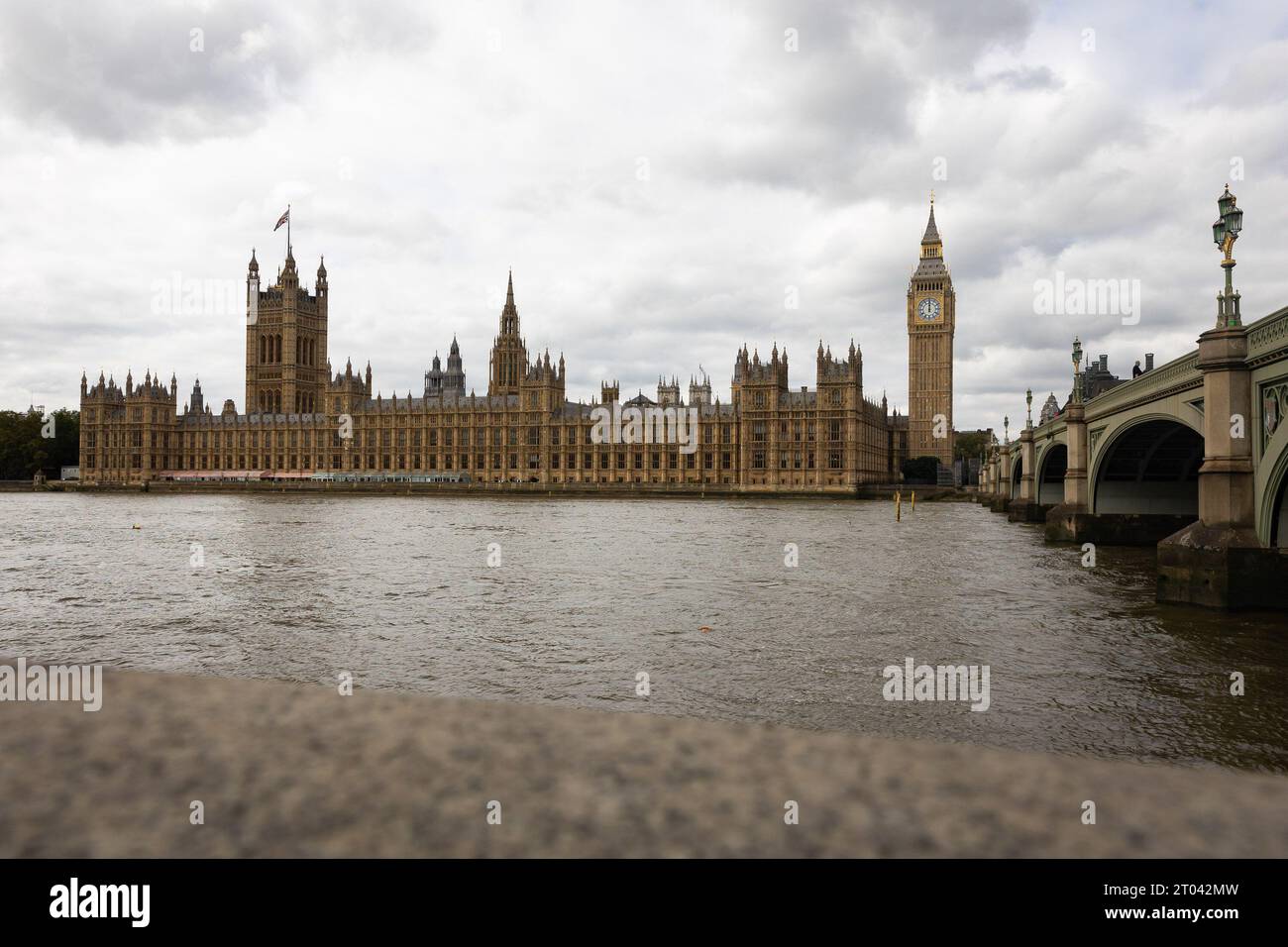 Londra, Regno Unito. 13 settembre 2023. Vista generale del Palazzo di Westminster a Londra. Un ricercatore del Parlamento britannico è stato arrestato in base all'Official Secrets Act, in relazione alle affermazioni che stava spiando per lo Stato cinese. (Foto di Tejas Sandhu/SOPA Images/Sipa USA) credito: SIPA USA/Alamy Live News Foto Stock