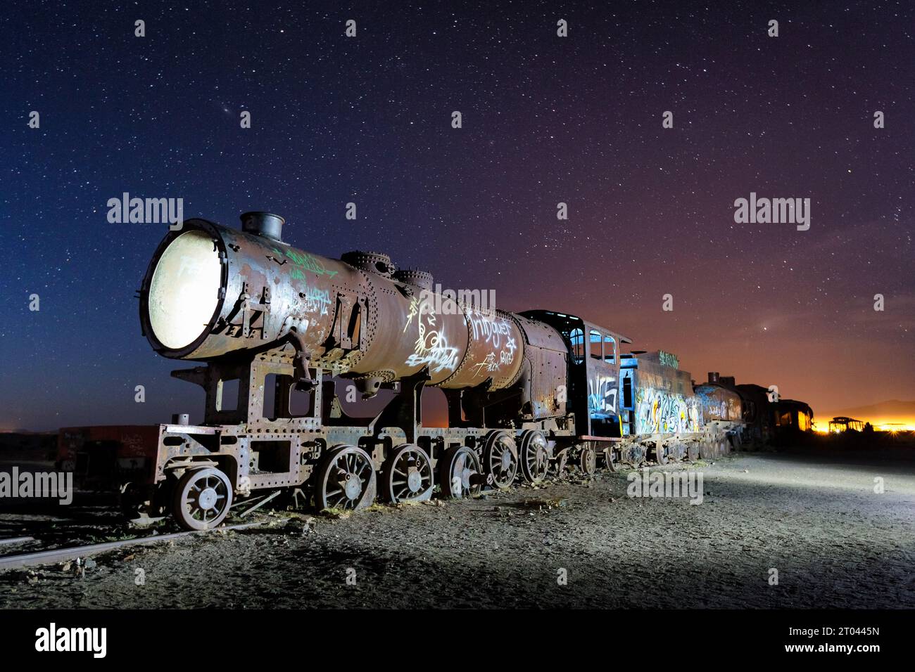 Notte in treno il cimitero di Uyuni, Bolivia, Sud America Foto Stock