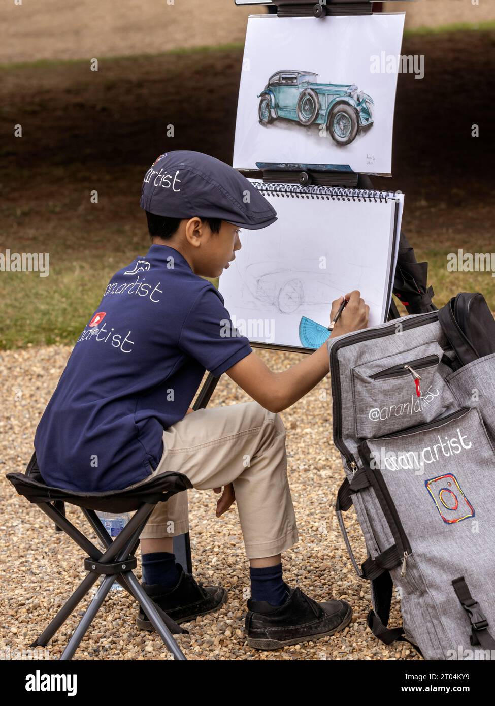 L'artista di 9 anni Aran la al Concours of Elegance 2023, Hampton Court Palace, Londra, Regno Unito Foto Stock