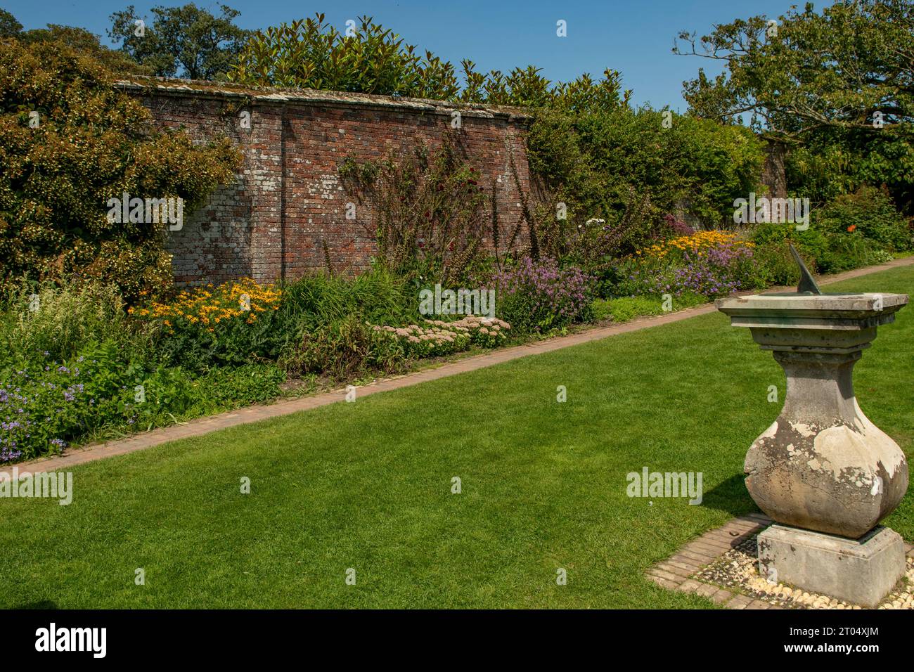 Giardino murato presso Lost Gardens of Heligan, St Austell, Cornovaglia, Inghilterra Foto Stock