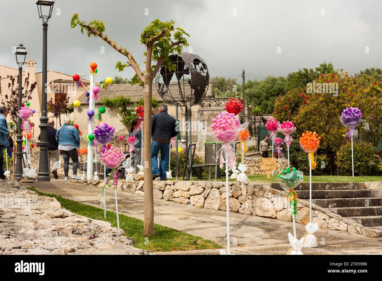 COSTITX, MAIORCA, SPAGNA - 1° MAGGIO 2018: Decorazioni per le strade in "Costitx en Flor" (Costitx in fiore) Fiere, Maiorca, Spagna Foto Stock