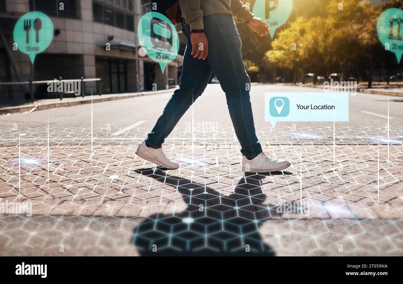Realtà aumentata, ologramma e gambe che camminano in città con connessione per viaggi futuristici su Internet in città all'aperto. Digitale, digitale e persona Foto Stock