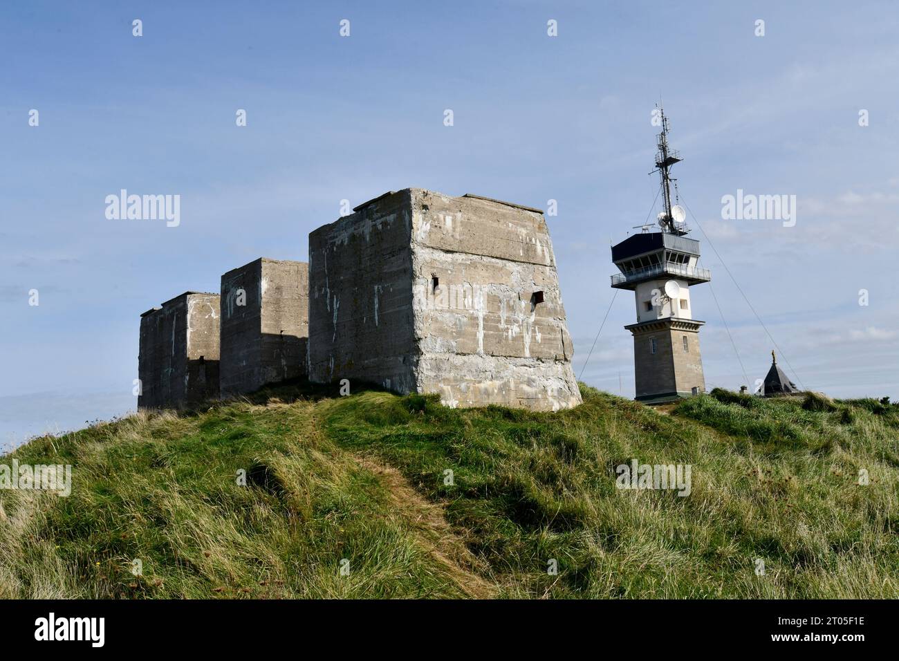 I resti del bunker radar Mammut della seconda guerra mondiale tedesco a Cap Faginet, Fecamp, Francia, Francia, Normandia, 2023 Foto Stock