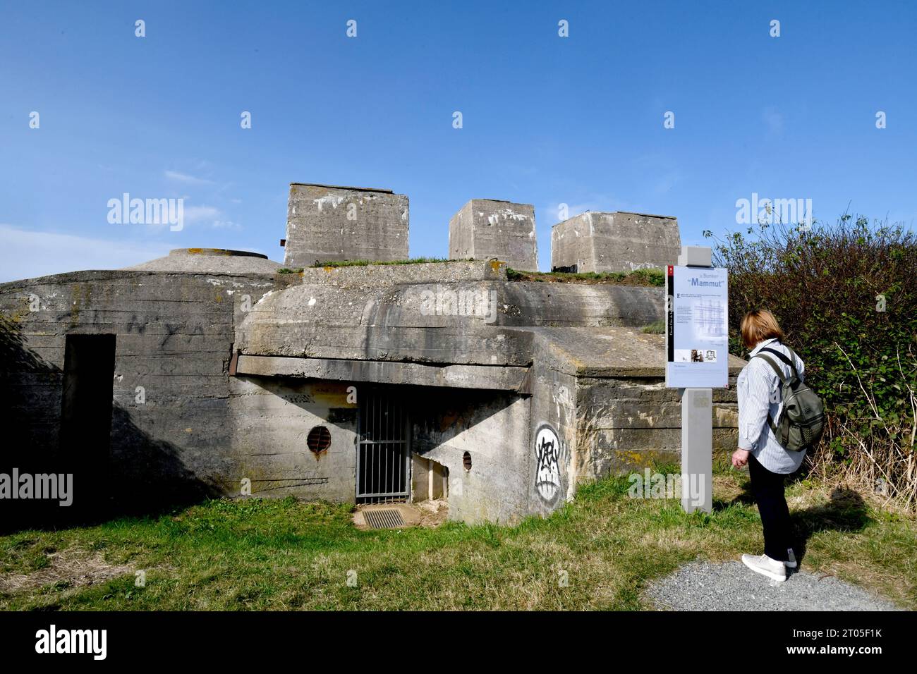 I resti del bunker radar Mammut della seconda guerra mondiale tedesco a Cap Faginet, Fecamp, Francia, Francia, Normandia, 2023 Foto Stock