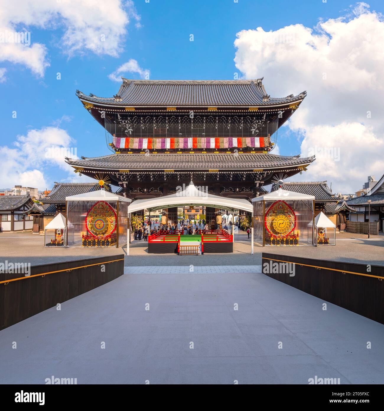 Kyoto, Giappone - marzo 30 2023: Tempio Higashi Honganji situato al centro di Kyoto, una delle due sotto-sette dominanti del Buddhismo Shin in in Giappone e dell'abr Foto Stock