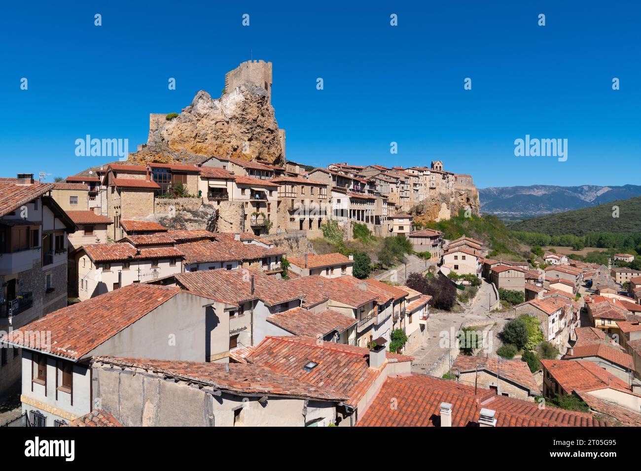 Frias Spagna uno dei più bei villaggi spagnoli con un castello, storico e medievale, provincia di Burgos Castiglia e Leon Foto Stock