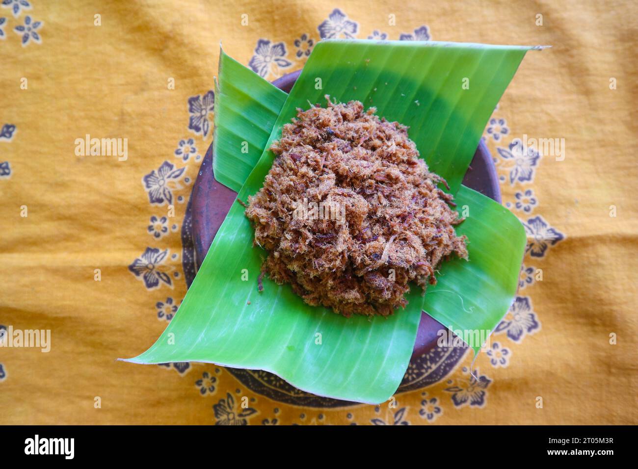 abon a base di carne, piatti di carne macinata a base di zucchero di canna e alimenti essiccati e conservati. Cibo asiatico indonesiano Foto Stock