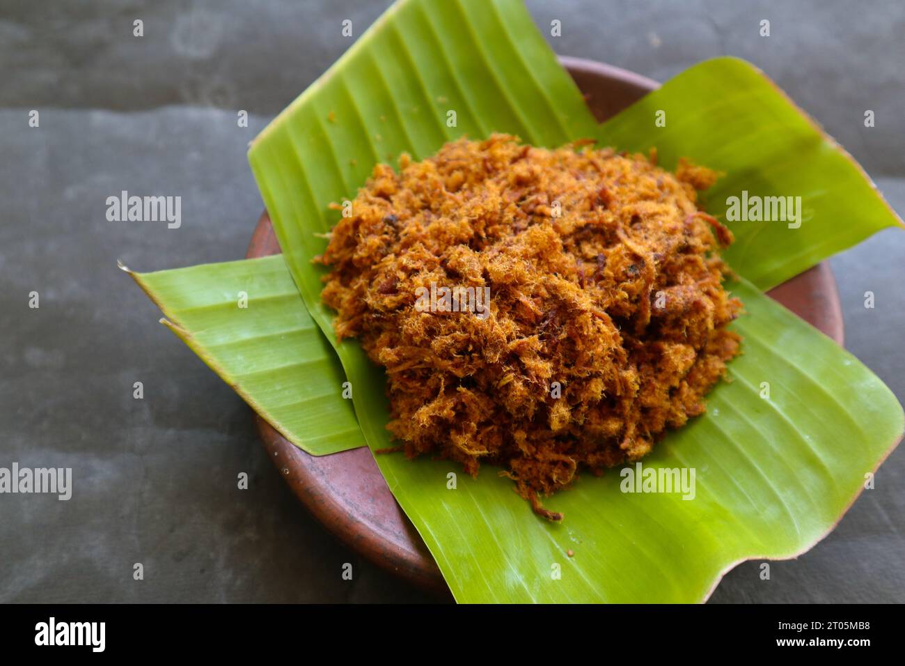 abon a base di carne, piatti di carne macinata a base di zucchero di canna e alimenti essiccati e conservati. Cibo asiatico indonesiano Foto Stock