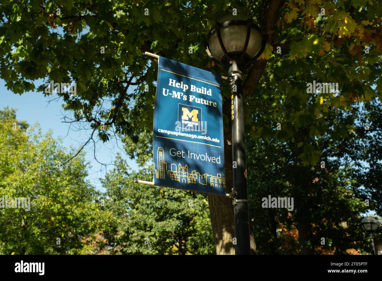 Banner Reading aiuta a costruire il futuro di UM partecipa, nel campus dell'Università del Michigan, Ann Arbor Foto Stock