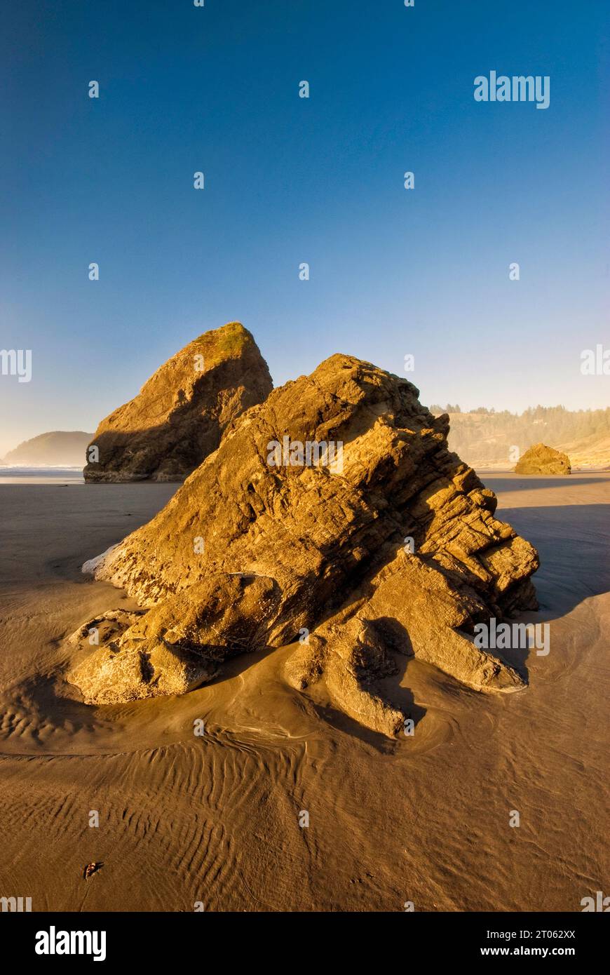 Rocce sulla spiaggia di Meyers Creek nel Pistol River state Park, Oregon, Stati Uniti Foto Stock