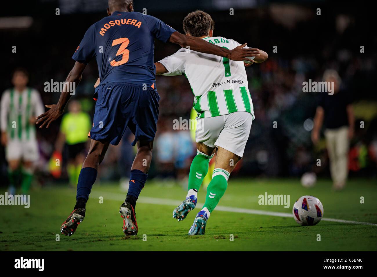 Mosquera, Ez Abde durante la partita della Liga 23/24 tra il Real Betis e il Valencia CF all'Estadio Benito Villamarin di Siviglia. (Maciej Rogowski) Foto Stock