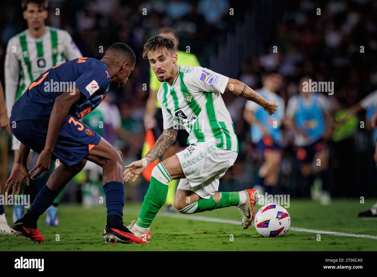 Rodri (Rodrigo Sanchez Rodriguez) durante la partita della Liga 23/24 tra il Real Betis e il Valencia CF all'Estadio Benito Villamarin di Siviglia. (Maciej Rogowski Foto Stock