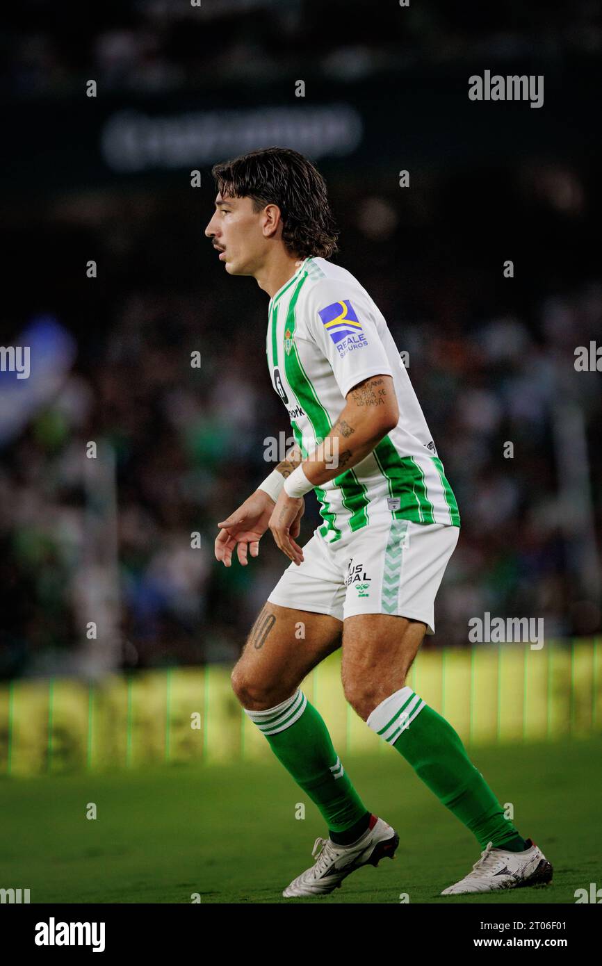 Hector Bellerin durante la partita della Liga 23/24 tra il Real Betis e il Valencia CF all'Estadio Benito Villamarin di Siviglia. (Maciej Rogowski) Foto Stock
