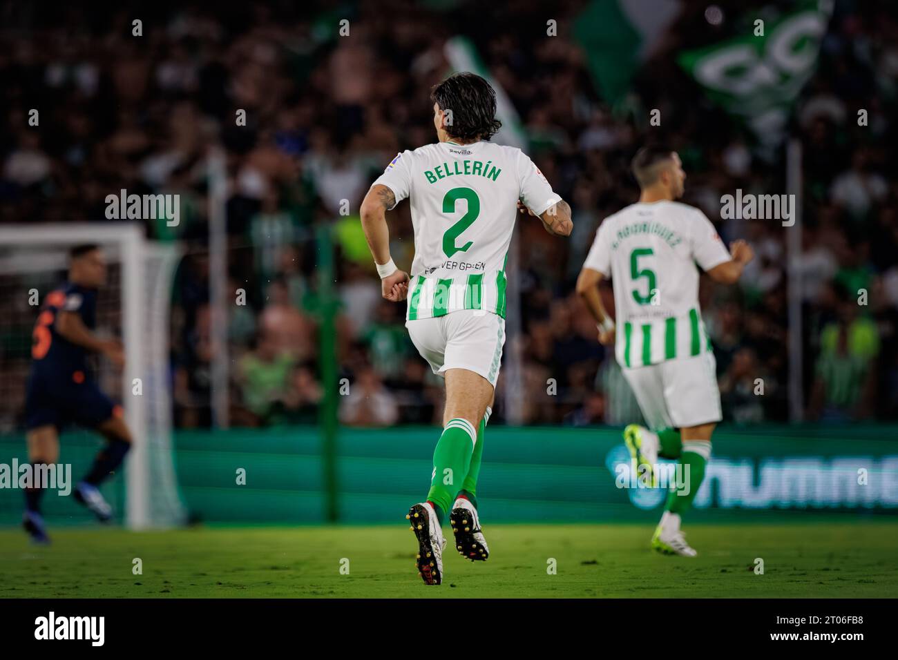 Hector Bellerin durante la partita della Liga 23/24 tra il Real Betis e il Valencia CF all'Estadio Benito Villamarin di Siviglia. (Maciej Rogowski) Foto Stock